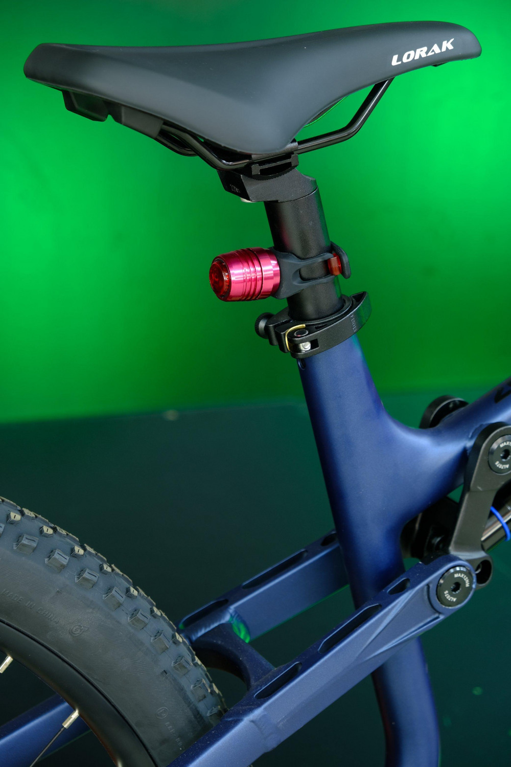 Сигнал стоп задний с USB зарядкой X-183R, код 41664